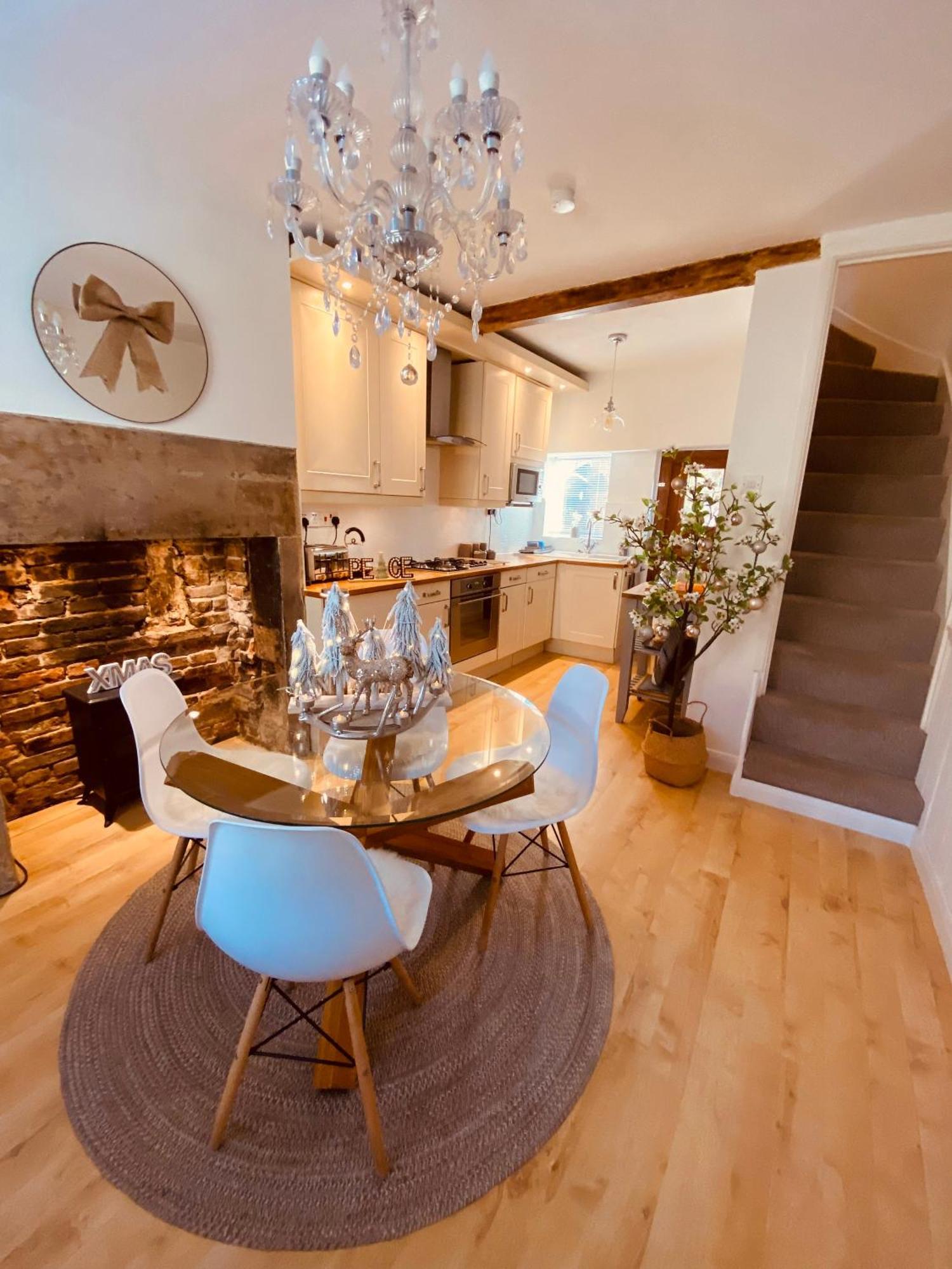 The Tenth House: Georgian Charm in Peak District Wirksworth Exterior photo
